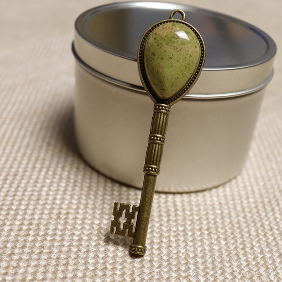 Green Unakite Antique Bronze Skeleton Key - Picture 3 of 7